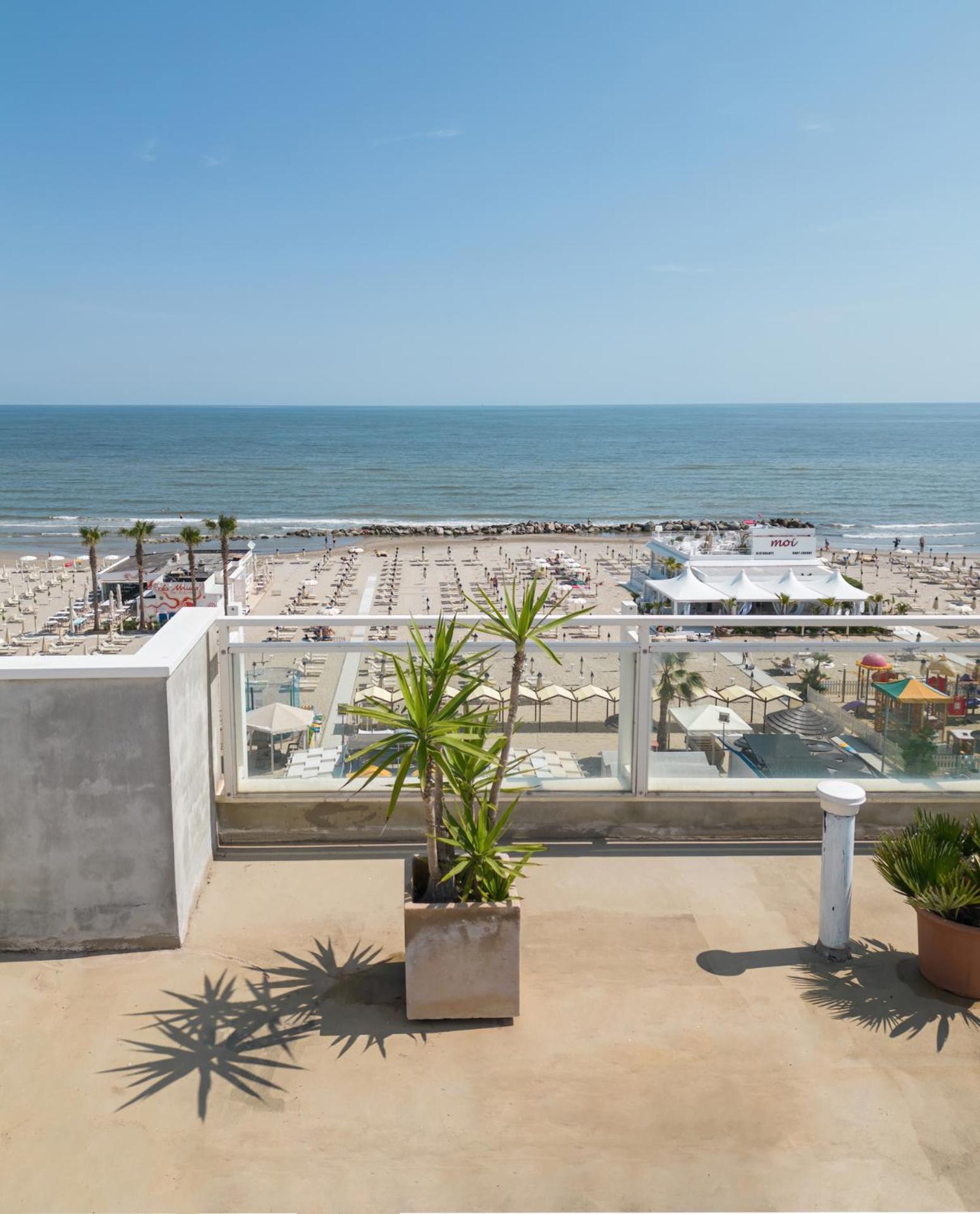 Hotel Augustus- Davanti A Noi C'E Solo Il Mare Misano Adriatico Exterior foto